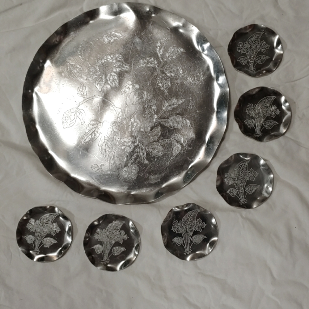 tin platter and 6 x tin serving platettes